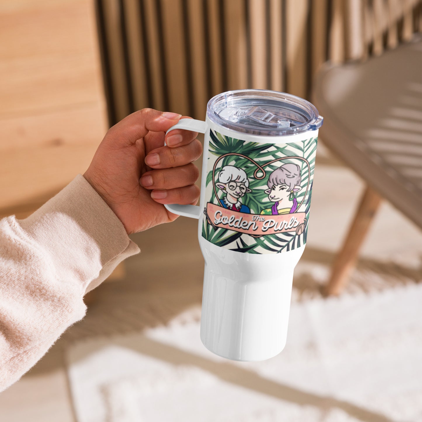 Travel mug with a handle